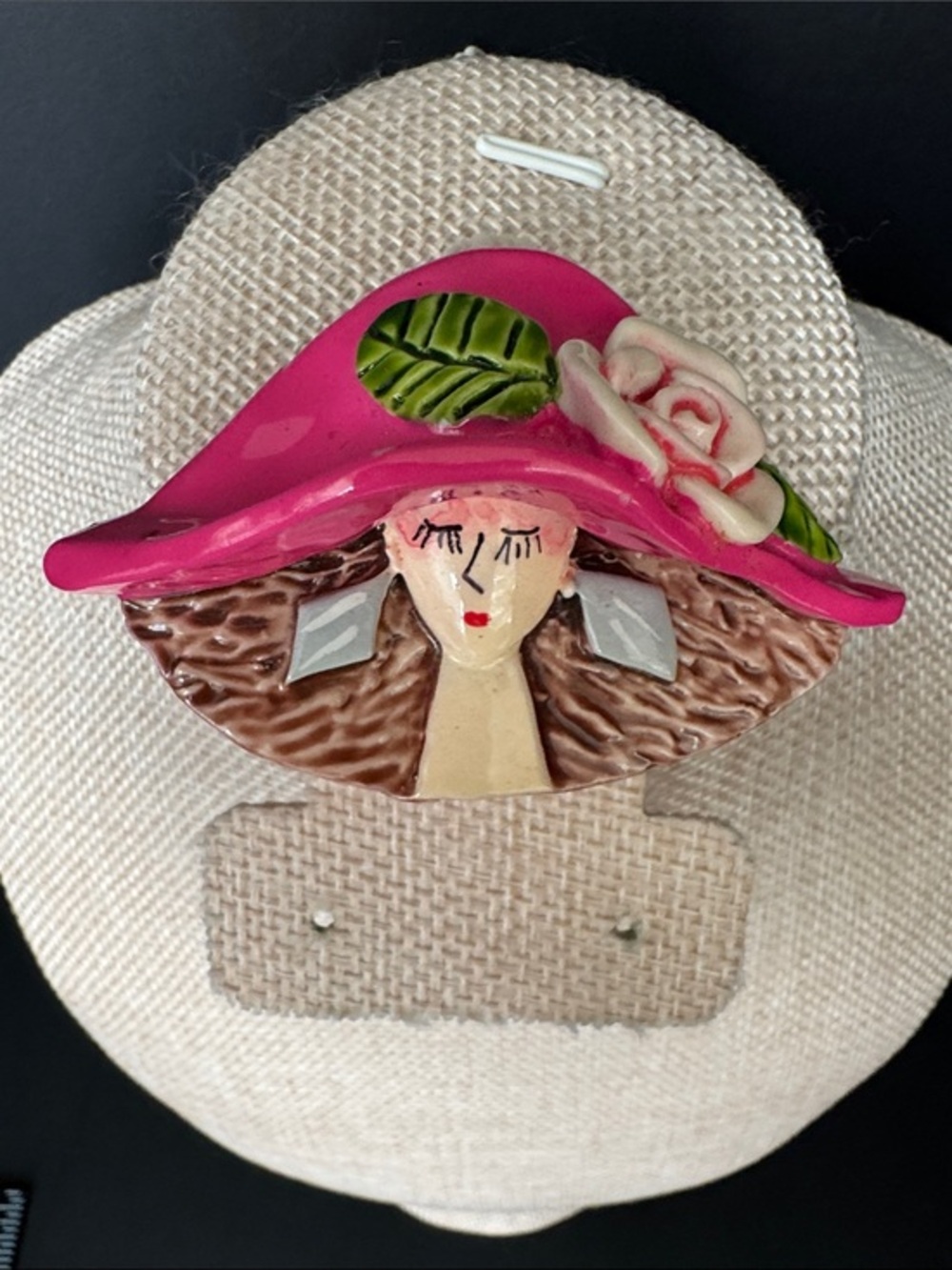 Vtg Resin Lady Head Brooch - Glamorous Woman In Pink Sun Hat Pin